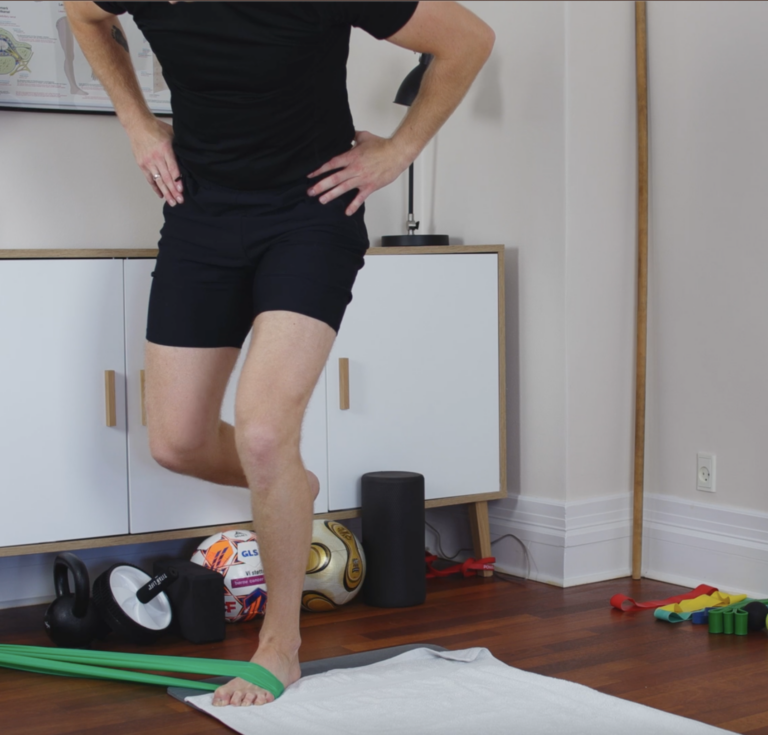 One leg squat lateral foot arch stability w. power band