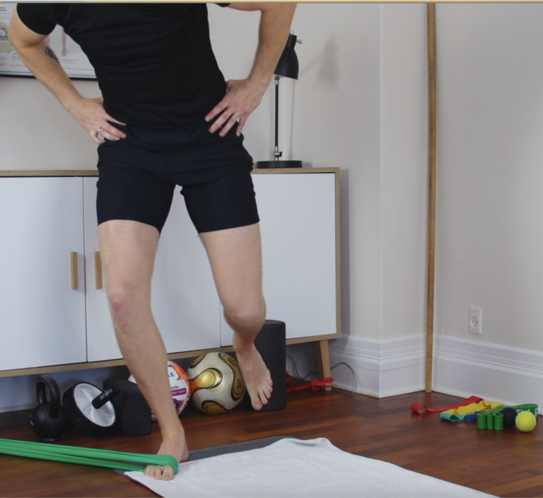 One leg squat medial foot arch stability w. power band